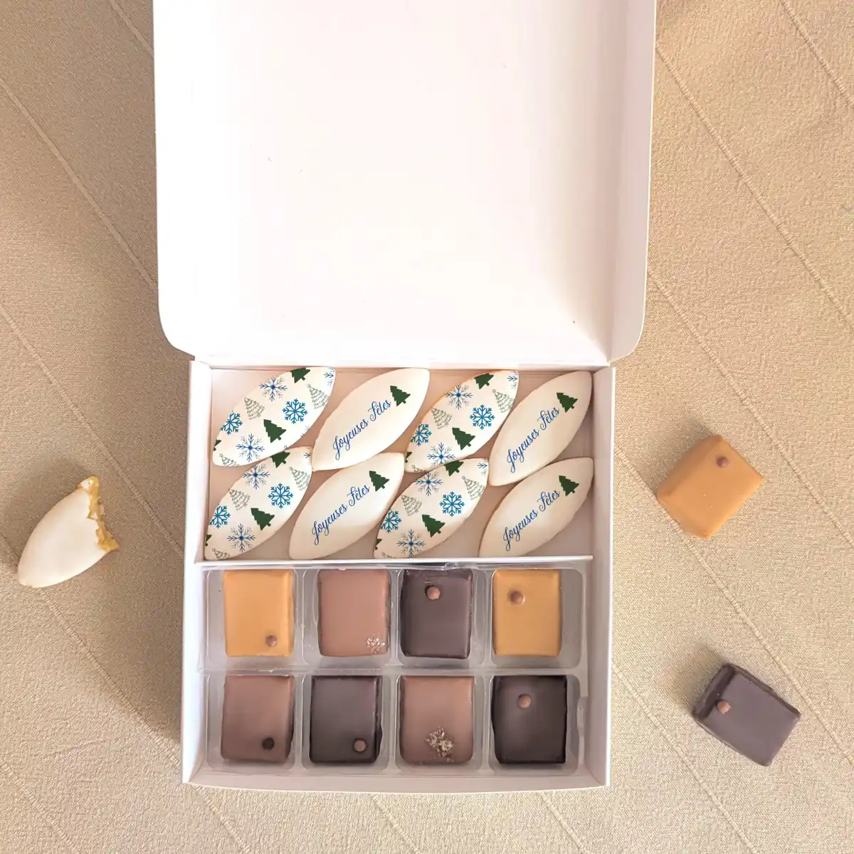 coffret cadeau gourmand de noel Coffret gourmand de Noël avec calissons “Joyeuses Fêtes” et assortiment de chocolats.