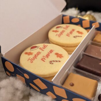 coffret de biscuits personnalisés et chocolats pour noel Cadeau de Noël Le Charmant avec chocolat Valrhona