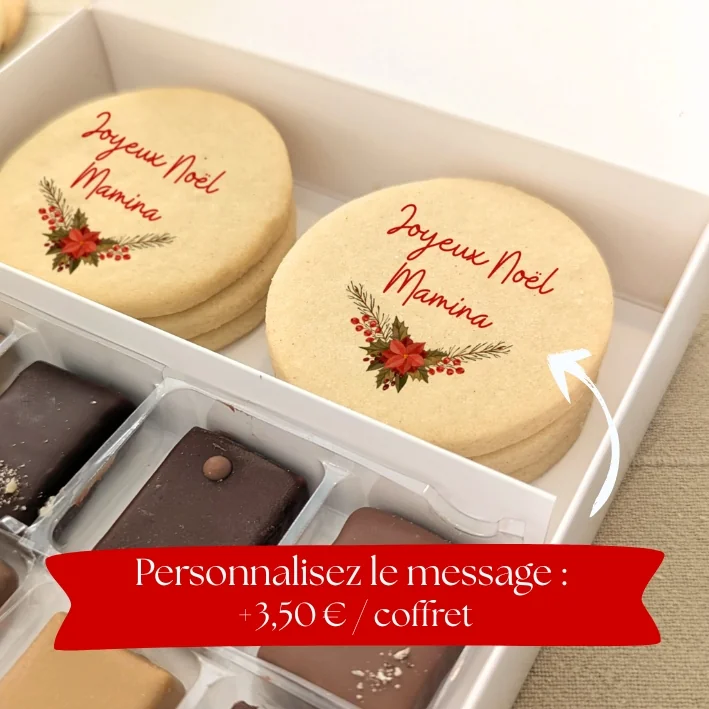 Exemple de personnalisation “Joyeux Noël Mamina” sur biscuits avec bandeau “Personnalisez le message : +3,50 €/coffret”.