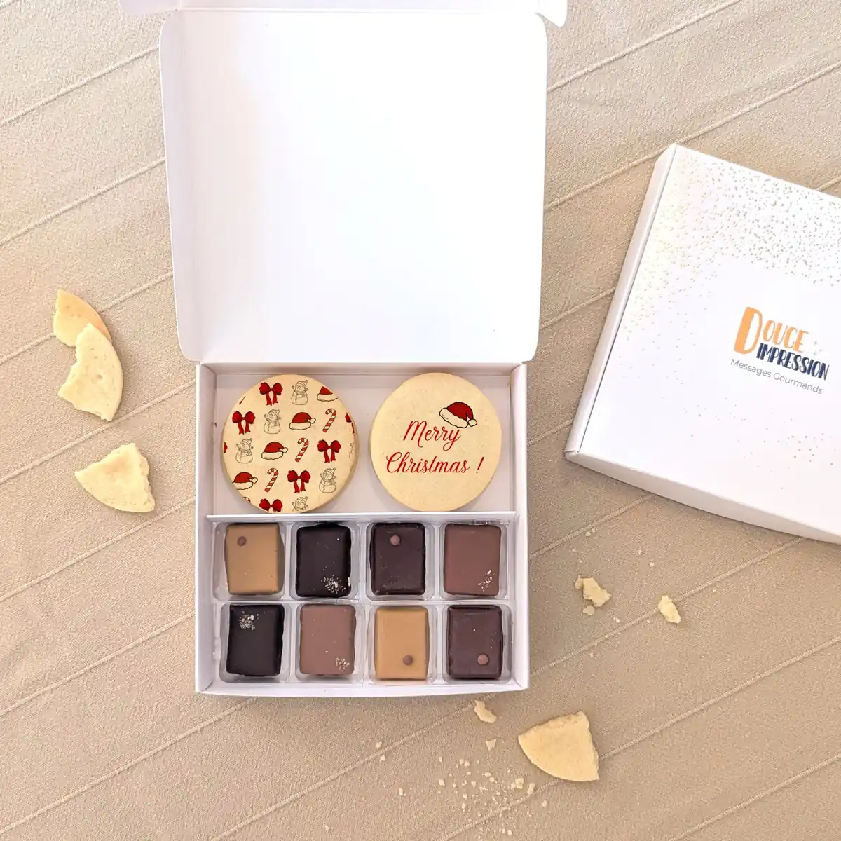 panier gourmand noel biscuit personnalisés Coffret avec biscuits “Merry Christmas” et chocolats, alternative au panier gourmand de Noël.