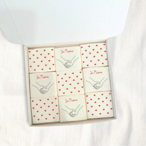 Coffret je t’aime de 9 guimauves décorées de cœurs et message amoureux, cadeau romantique gourmand pour couple et Saint-Valentin.