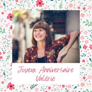 Feuille comestible carrée avec fleurs, photo et message pour gâteau