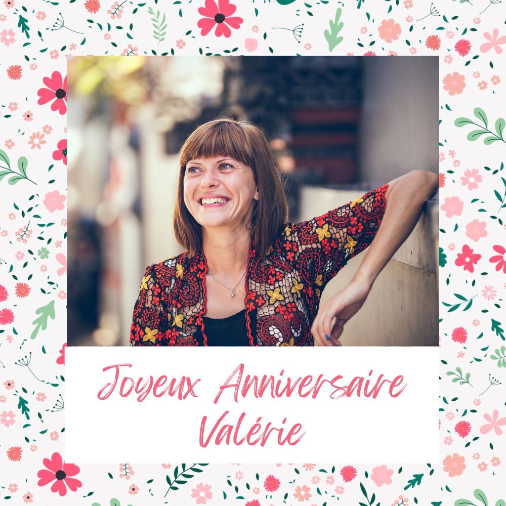 Feuille comestible carrée avec fleurs, photo et message pour gâteau