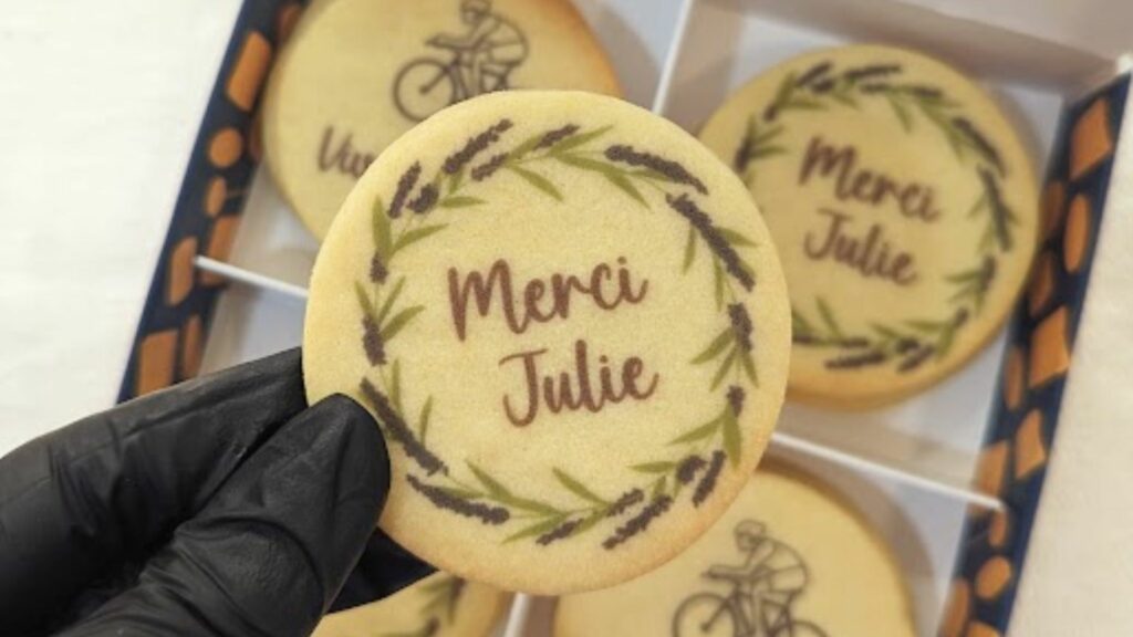 Copie de Presentation professionnel marketing sobre élégant minimaliste blanc noir(3)