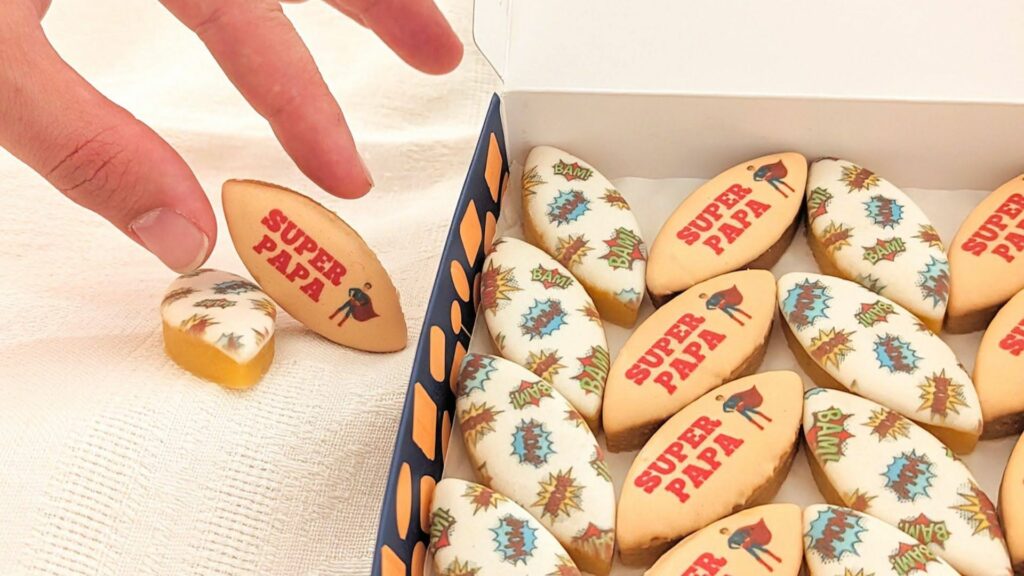 Copie de Presentation professionnel marketing sobre élégant minimaliste blanc noir(7)