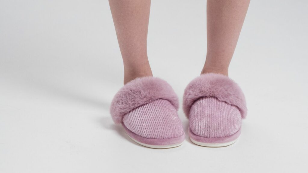 chaussons personnalisés pour invités mariage