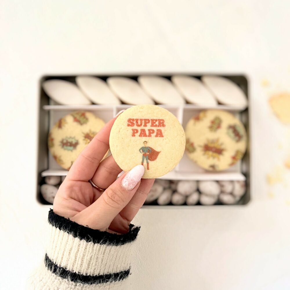 Coffret gourmand fête des pères avec biscuits personnalisés, calissons et macao – cadeau homme original et inoubliable