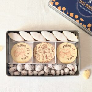 Coffret personnalisé fête des pères HAPPY avec sablés, calissons artisanaux et gourmandises croustillantes – Cadeau papa personnalisé