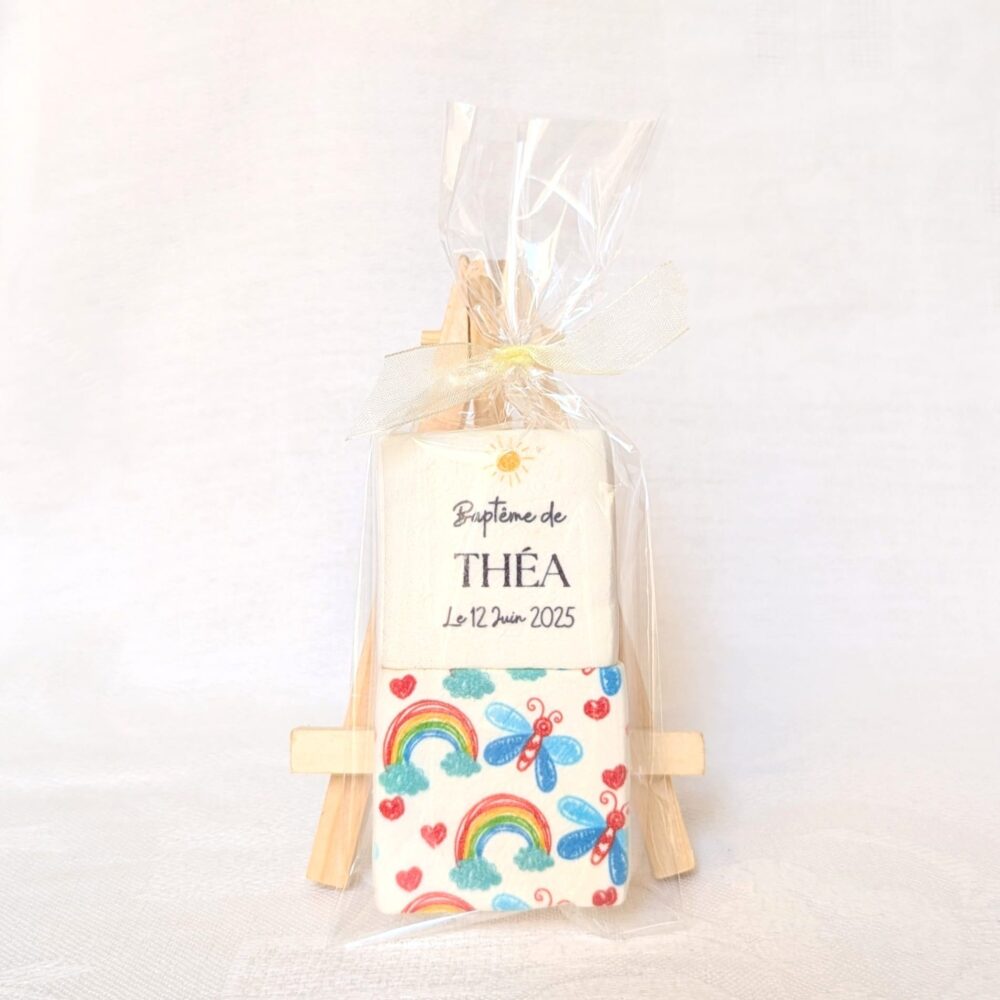 Idée cadeau baptême original, guimauves décorées.