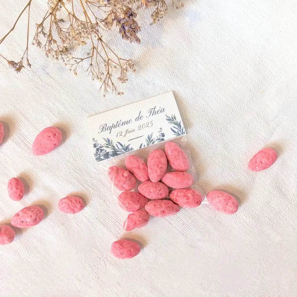 sachet baptême personnalisé avec pralines roses