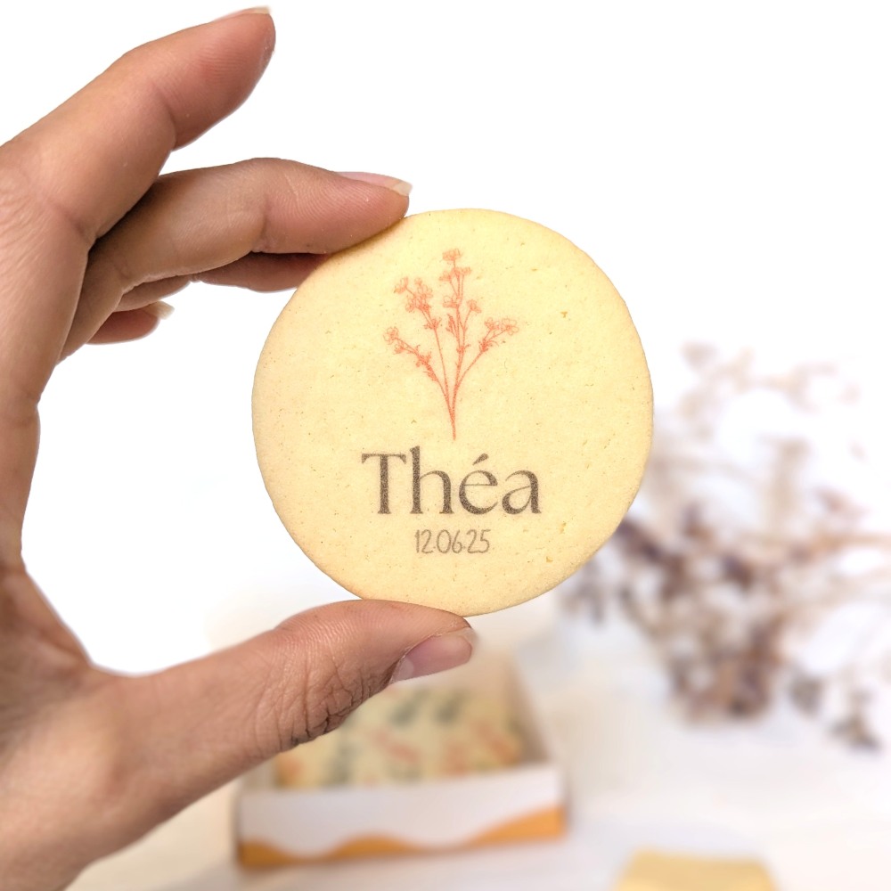 boîte cadeau baptême avec biscuits gravés