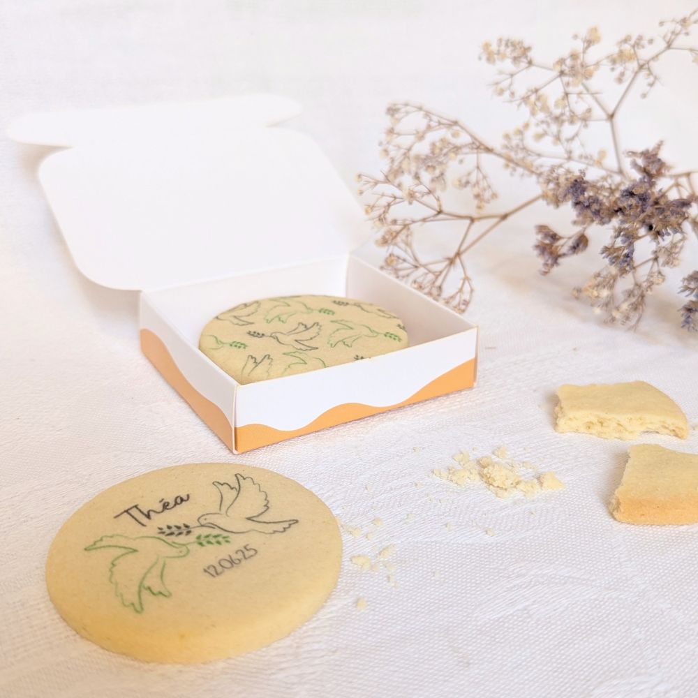 boîte cadeau baptême avec sablés prénom