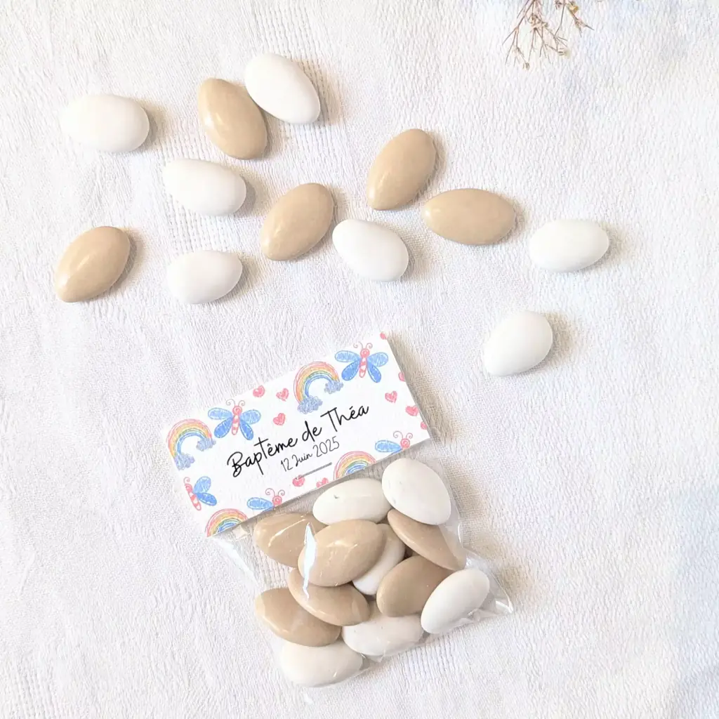 sachet dragées baptême avec arc-en-ciel personnalisé