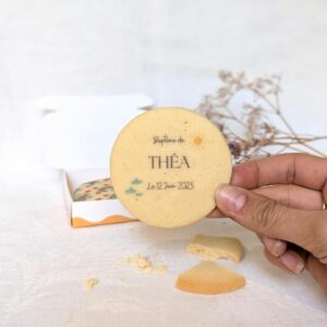 boîte biscuits baptême design arc-en-ciel