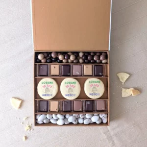 Coffret gourmand anniversaire personnalisé avec chocolats et biscuits