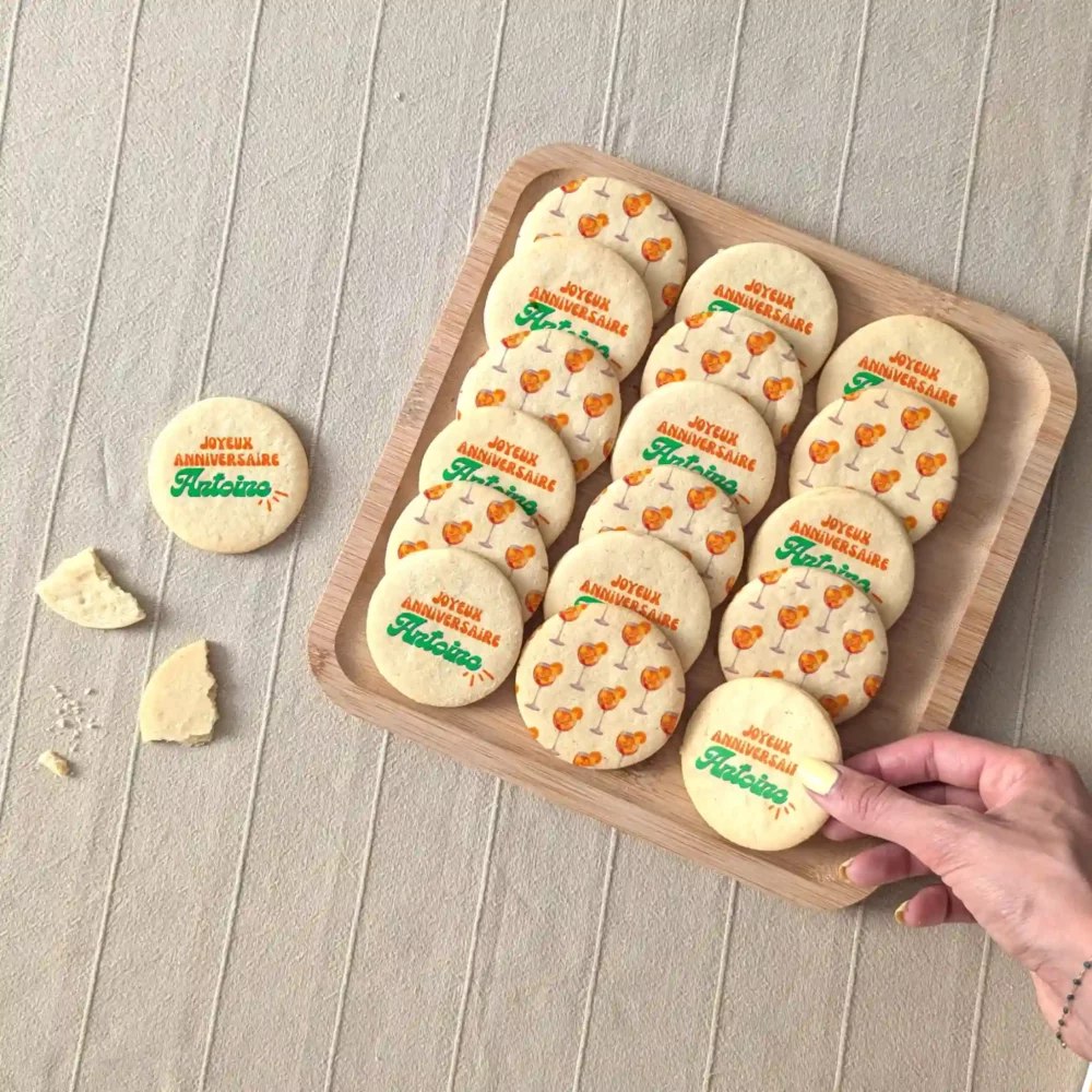 sachet cadeau invité anniversaire avec biscuit personnalisé