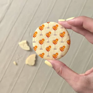 décoration table anniversaire avec biscuits personnalisés invités