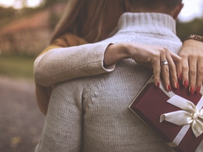 box gourmande enquête cadeau Saint-Valentin avec vidéo personnalisée