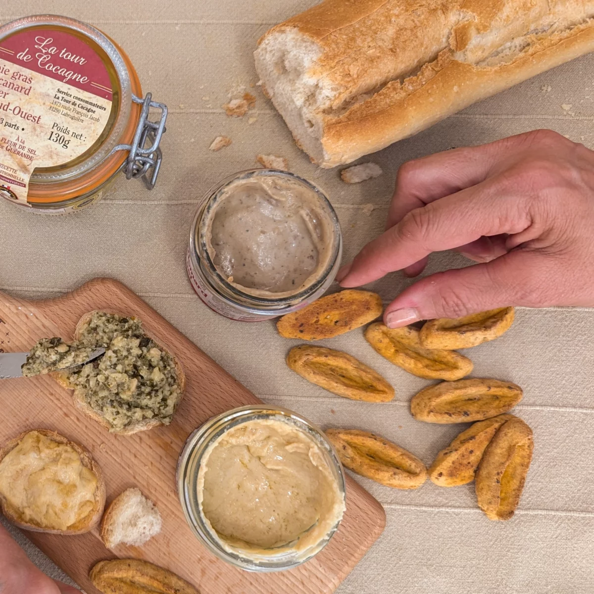 coffret cadeau gourmand personnalisé avec indices de box enquête et vidéo personnelle