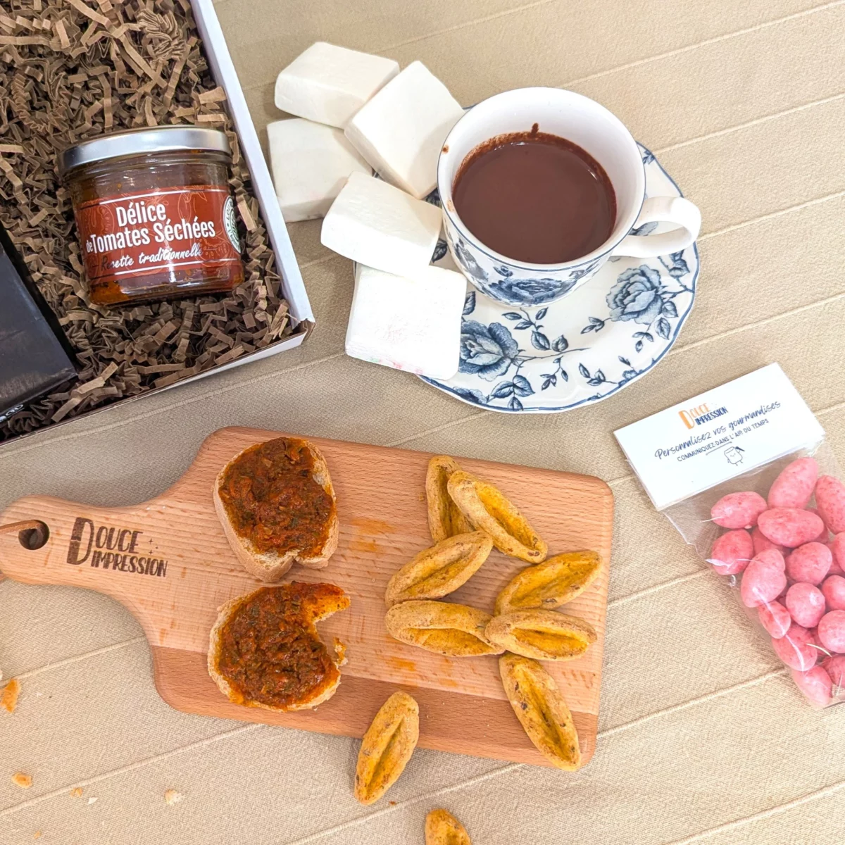 box gourmande de noël avec jeu d’enquête à la maison, coffret cadeau gourmand personnalisé, alternative au panier garni